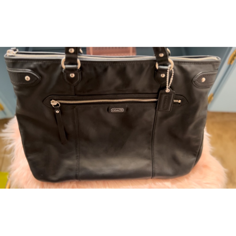 DAISY LEATHER EMMA TOTE (COACH F23973)
SILVER/BLACK
COACH STYLE # F23973